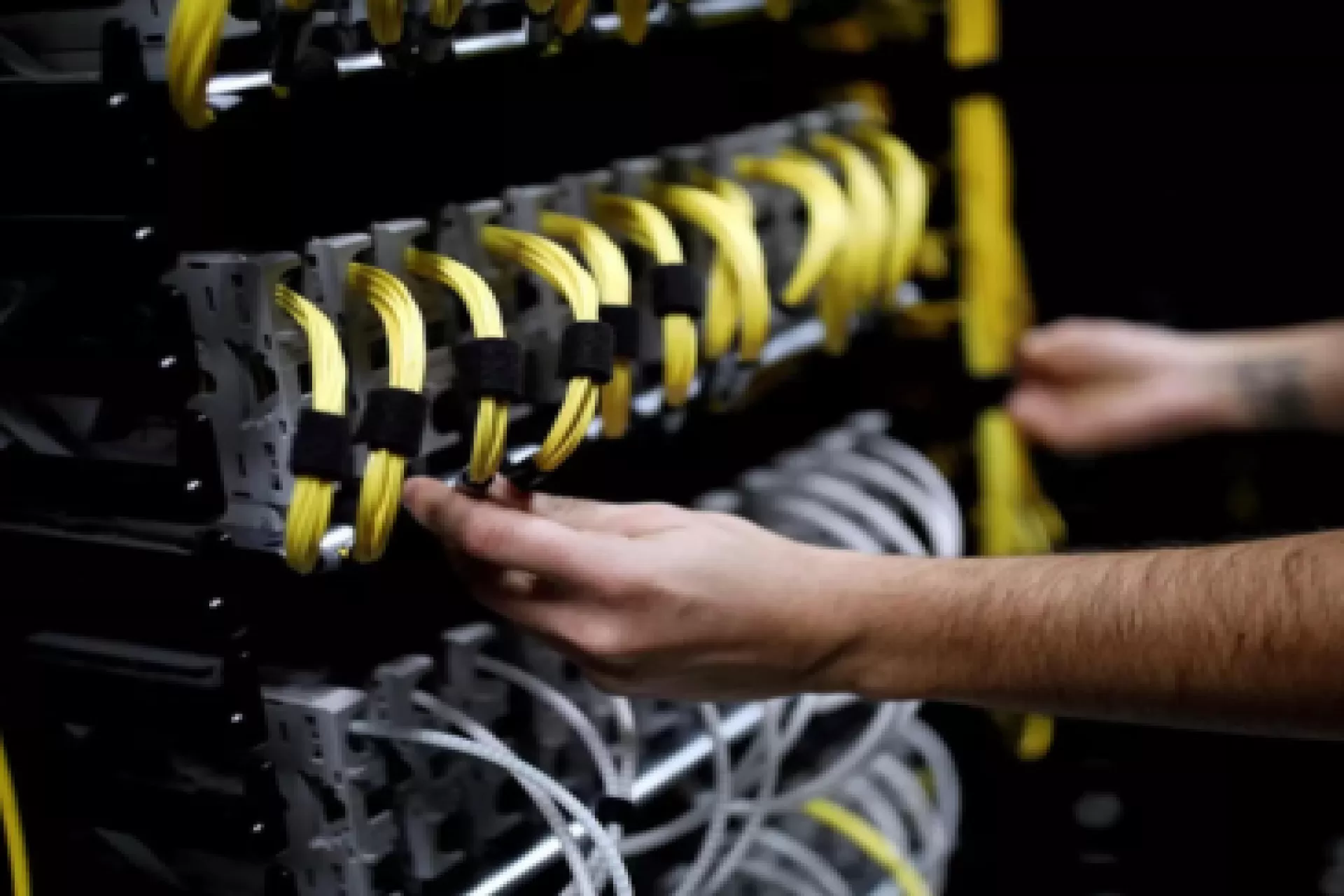 What’s Really Slowing Down Fiber Deployment in High-Density Environments?